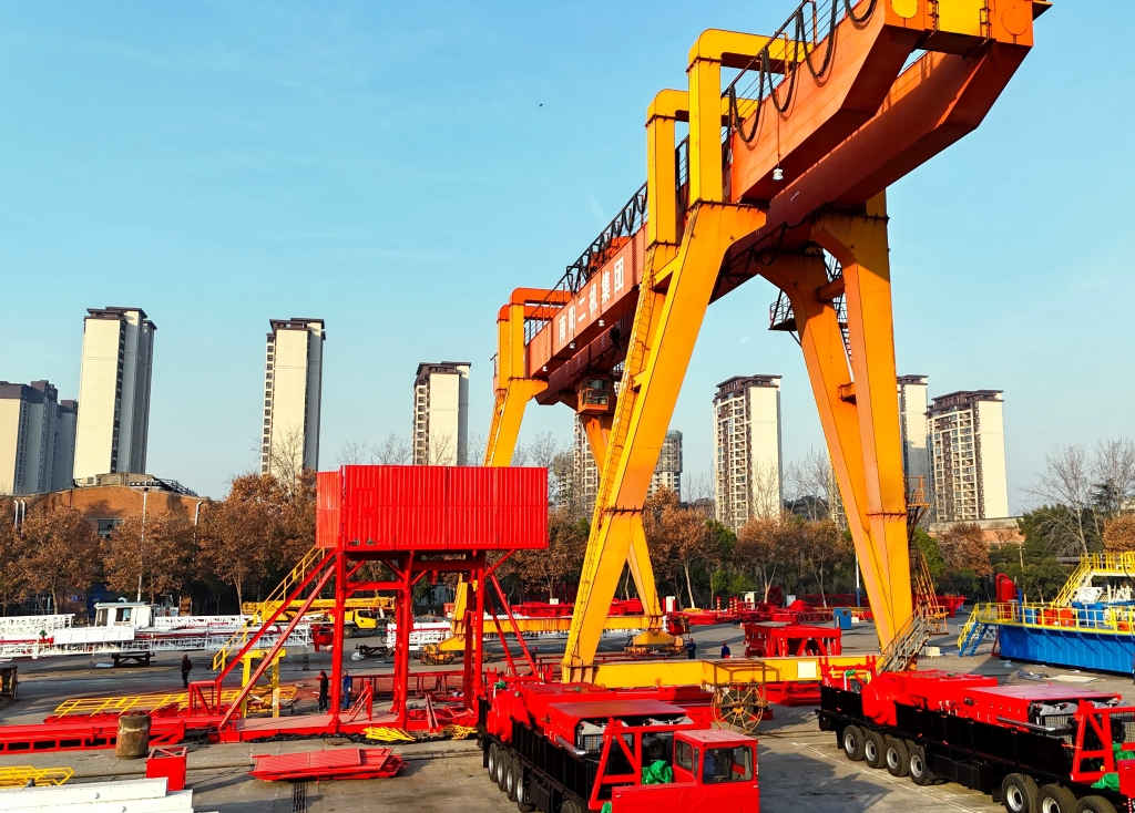 南阳外贸企业年终冲刺 一批钻机出口海外